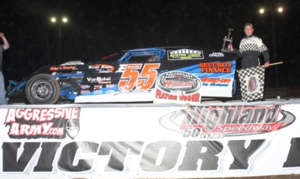 Steve Schmitt Modified Winner Chad Sellers
